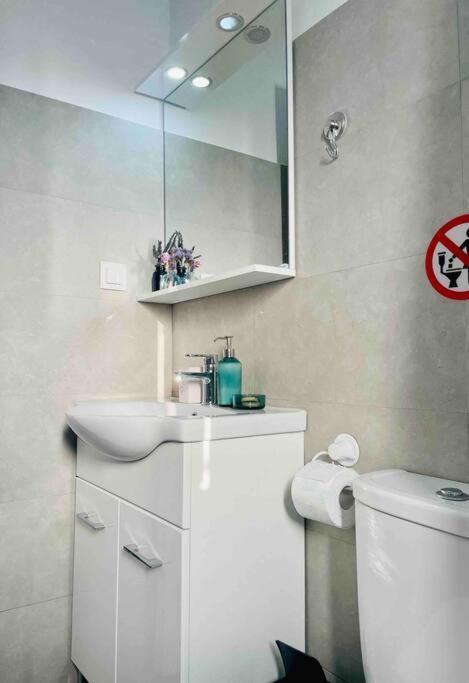 Cozy, Newly Renovated Apartment In Gavrio. Luaran gambar